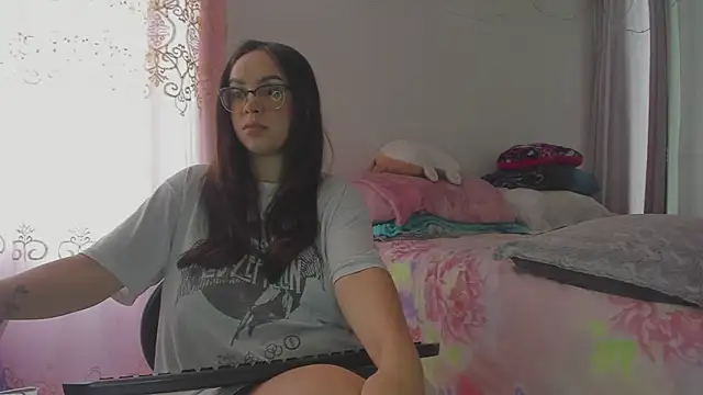 HARLEYNAPIER online show from February 22, 2026, 3:35 pm