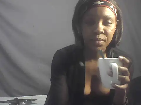 Snapshot of Sexyzee4play chatting on August 7, 2026, 6:25 pm Sexyzee4play online show from August 7, 2026, 6:25 pm