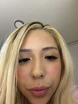Snapshot of Sofy_Softtt chatting on June 4, 2026, 3:33 am Sofy Softtt online show from June 4, 2026, 3:33 am