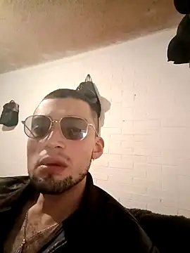 Snapshot of Suggarwhite18CM chatting on November 11, 2025, 3:45 am Suggarwhite18CM online show from November 11, 2025, 3:45 am