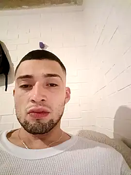 Snapshot of Suggarwhite18CM chatting on December 18, 2025, 1:55 am Suggarwhite18CM online show from December 18, 2025, 1:55 am