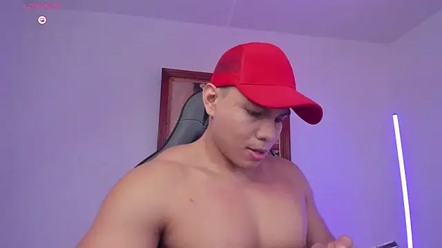 Snapshot of RoyConstance chatting on June 20, 2026, 6:57 pm RoyConstance online show from June 20, 2026, 6:57 pm