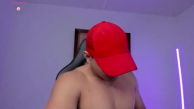 Snapshot of RoyConstance chatting on June 25, 2026, 3:04 am RoyConstance online show from June 25, 2026, 3:04 am