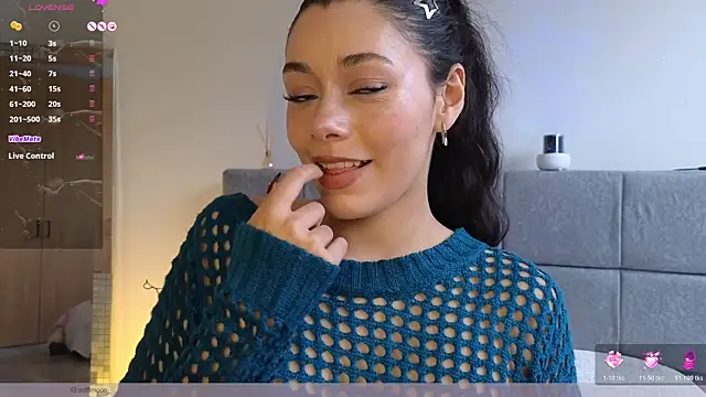 Snapshot of Soffimoon_ chatting on May 15, 2026, 8:29 pm Soffimoon online show from May 15, 2026, 8:29 pm