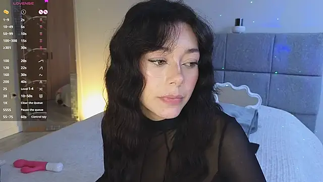 Snapshot of Soffimoon_ chatting on April 16, 2026, 9:39 pm Soffimoon online show from April 16, 2026, 9:39 pm