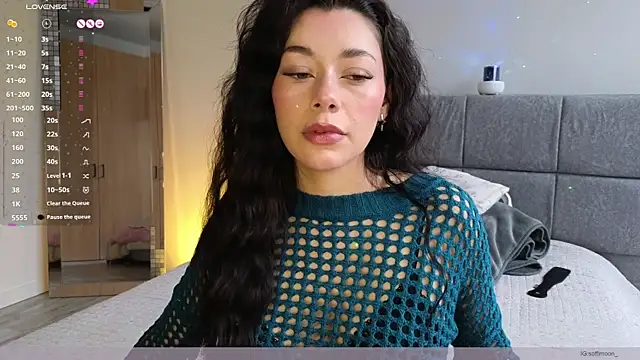 Snapshot of Soffimoon_ chatting on March 31, 2026, 8:44 pm Soffimoon online show from March 31, 2026, 8:44 pm