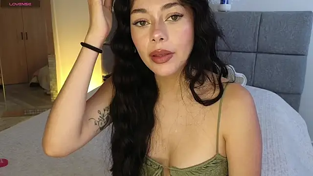 Snapshot of Soffimoon_ chatting on April 14, 2026, 8:25 pm Soffimoon online show from April 14, 2026, 8:25 pm