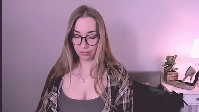 AriaDesire online show from May 5, 2026, 7:00 am