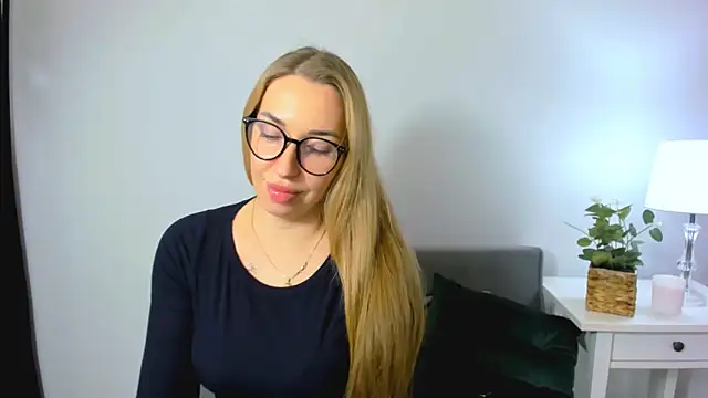 AriaDesire online show from December 2, 2025, 4:19 pm