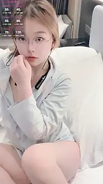 Snapshot of MM-Xylia chatting on October 4, 2025, 10:50 am MM-Xylia online show from October 4, 2025, 10:50 am