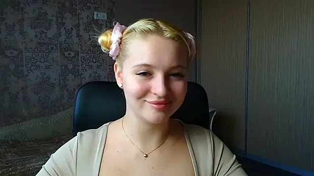 Snapshot of Milka_kiss_ chatting on March 13, 2026, 8:52 am Milka kiss online show from March 13, 2026, 8:52 am