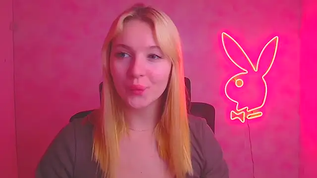 Snapshot of Milka_kiss_ chatting on November 17, 2025, 1:04 pm Milka kiss online show from November 17, 2025, 1:04 pm