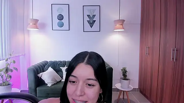 zoee jackson online show from June 15, 2026, 6:29 pm