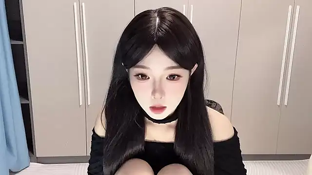 Q-ing online show from November 12, 2025, 12:42 pm