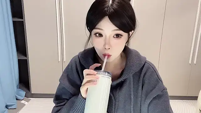 Q-ing online show from November 24, 2025, 1:44 pm