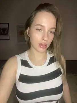 Snapshot of EdnaBradley chatting on December 21, 2025, 3:36 pm EdnaBradley online show from December 21, 2025, 3:36 pm