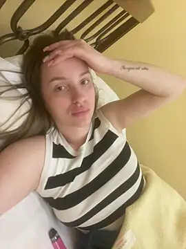 Snapshot of EdnaBradley chatting on February 14, 2026, 12:00 am EdnaBradley online show from February 14, 2026, 12:00 am