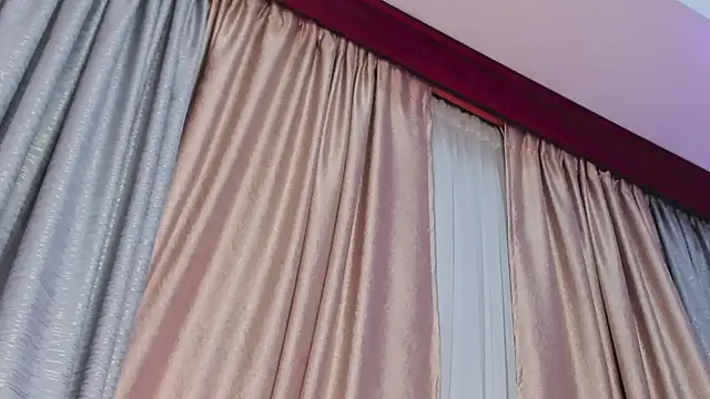 SabrinaWarrenn online show from February 15, 2025, 3:17 pm