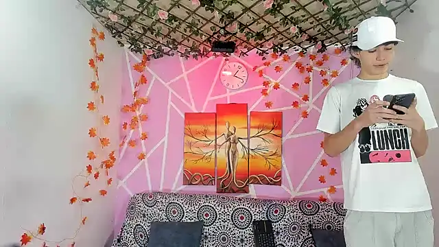 Fresahot2005 online show from November 23, 2025, 2:16 pm