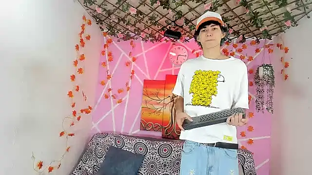 Fresahot2005 online show from November 29, 2025, 2:28 pm