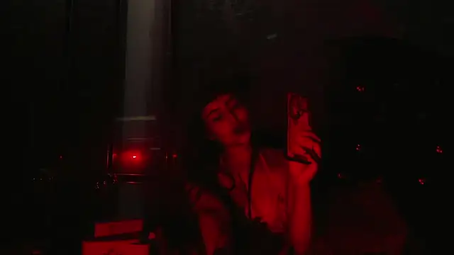 Cintya Kros online show from November 12, 2025, 8:23 pm