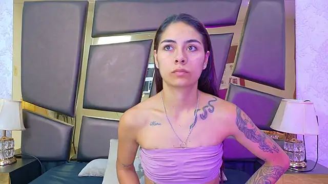 Snapshot of NicoleEsposito chatting on November 10, 2025, 1:05 pm NicoleEsposito online show from November 10, 2025, 1:05 pm