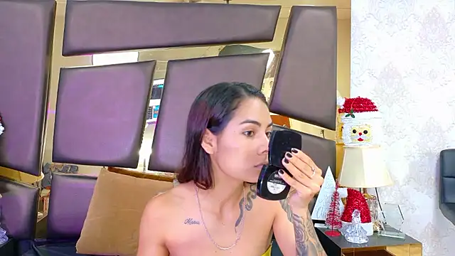 NicoleEsposito online show from January 5, 2026, 11:30 pm