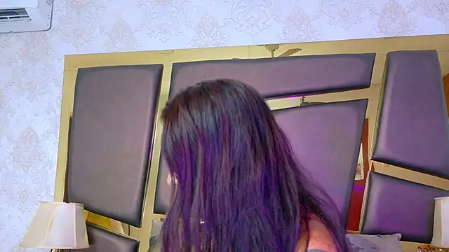 Snapshot of NicoleEsposito chatting on November 25, 2025, 2:01 am NicoleEsposito online show from November 25, 2025, 2:01 am