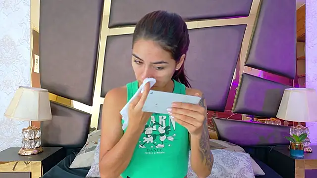 Snapshot of NicoleEsposito chatting on October 7, 2025, 12:50 pm NicoleEsposito online show from October 7, 2025, 12:50 pm