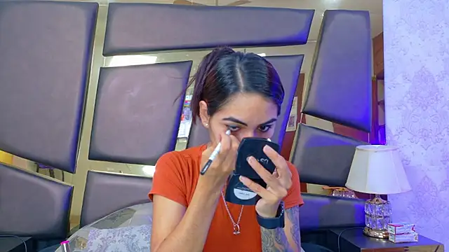 Snapshot of NicoleEsposito chatting on November 5, 2025, 1:14 pm NicoleEsposito online show from November 5, 2025, 1:14 pm