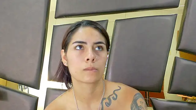 Snapshot of NicoleEsposito chatting on October 24, 2025, 1:32 pm NicoleEsposito online show from October 24, 2025, 1:32 pm