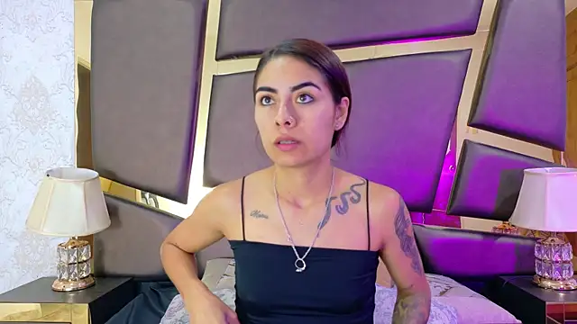 Snapshot of NicoleEsposito chatting on October 20, 2025, 1:33 pm NicoleEsposito online show from October 20, 2025, 1:33 pm