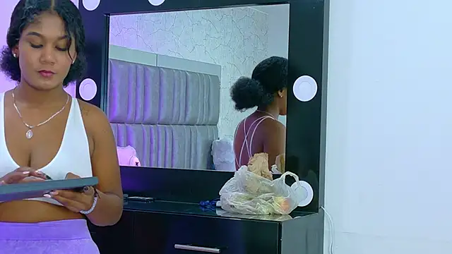 Snapshot of AlisonJaimes chatting on October 16, 2025, 2:03 pm AlisonJaimes online show from October 16, 2025, 2:03 pm