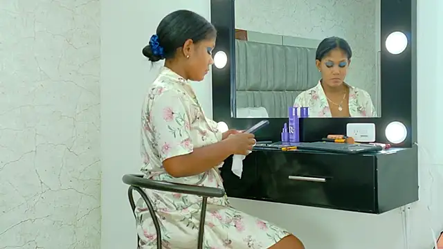 Snapshot of AlisonJaimes chatting on October 29, 2025, 12:37 pm AlisonJaimes online show from October 29, 2025, 12:37 pm