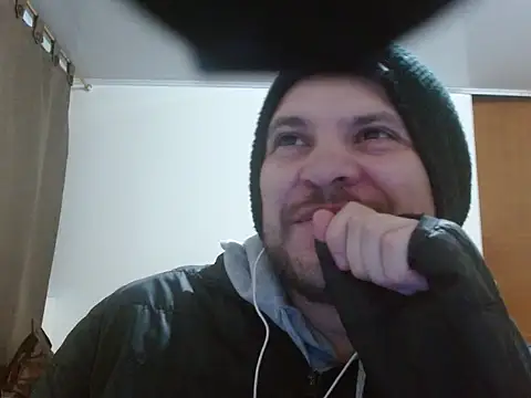 camiloking1720 online show from November 24, 2025, 7:19 am