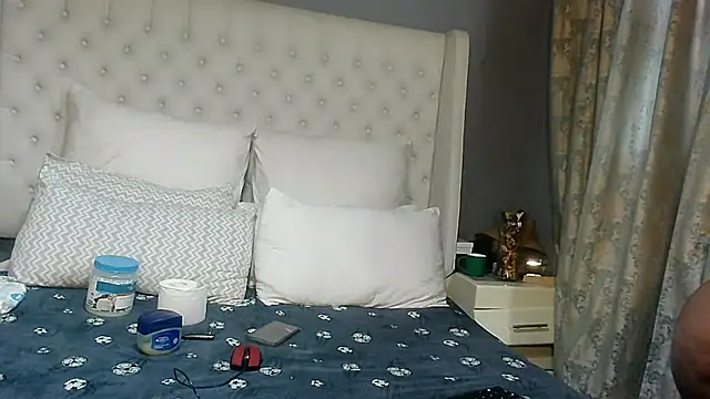 Snapshot of Carocurvy chatting on July 16, 2026, 5:37 am Carocurvy online show from July 16, 2026, 5:37 am