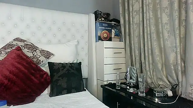 Snapshot of Carocurvy chatting on February 12, 2026, 6:51 pm Carocurvy online show from February 12, 2026, 6:51 pm