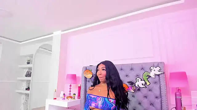 HaileeRoberts online show from October 8, 2025, 12:39 pm