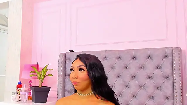 HaileeRoberts online show from February 3, 2026, 12:21 pm