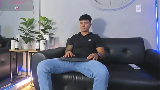 Cristopher strong online show from June 2, 2026, 1:33 pm