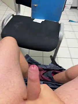 Snapshot of MellidenisGeil chatting on November 7, 2025, 5:56 am MellidenisGeil online show from November 7, 2025, 5:56 am