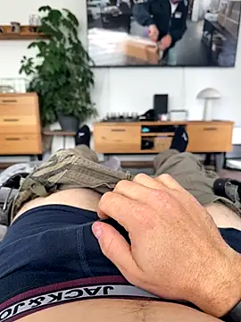 Snapshot of MellidenisGeil chatting on October 12, 2025, 10:49 am MellidenisGeil online show from October 12, 2025, 10:49 am