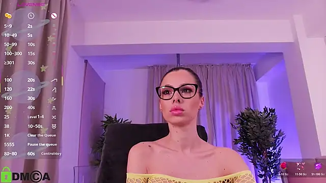 AllenaMoon online show from November 18, 2025, 8:23 pm