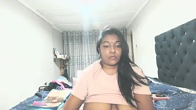 Indianmayaxoxo online show from June 8, 2026, 4:40 pm