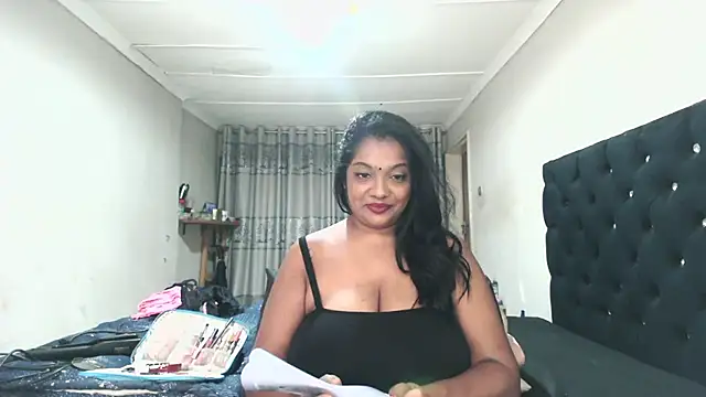 Indianmayaxoxo online show from June 13, 2026, 8:12 am