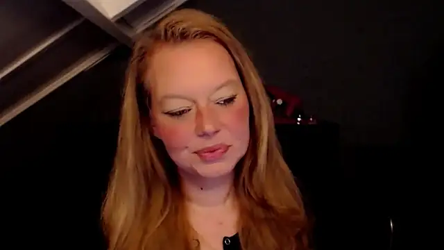 Snapshot of roxanna24 chatting on May 18, 2026, 6:23 pm roxanna24 online show from May 18, 2026, 6:23 pm