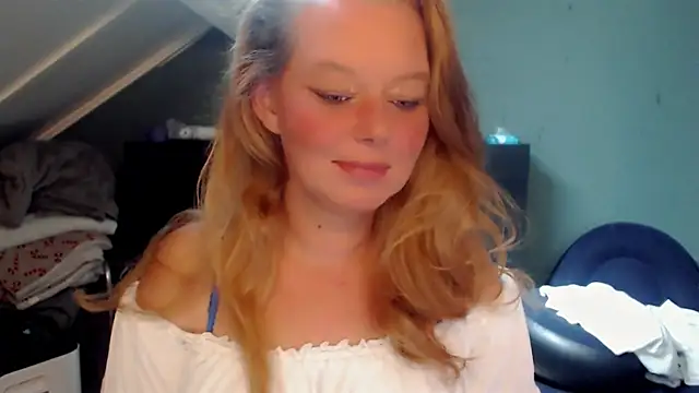 Snapshot of roxanna24 chatting on July 7, 2026, 10:19 am roxanna24 online show from July 7, 2026, 10:19 am