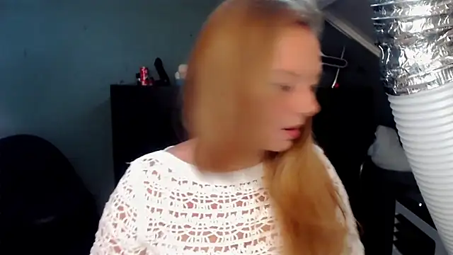 Snapshot of roxanna24 chatting on June 2, 2026, 5:46 pm roxanna24 online show from June 2, 2026, 5:46 pm