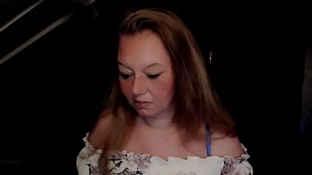 Snapshot of roxanna24 chatting on May 17, 2026, 6:08 pm roxanna24 online show from May 17, 2026, 6:08 pm