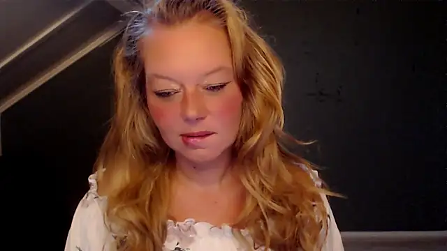 Snapshot of roxanna24 chatting on July 26, 2026, 8:32 am roxanna24 online show from July 26, 2026, 8:32 am